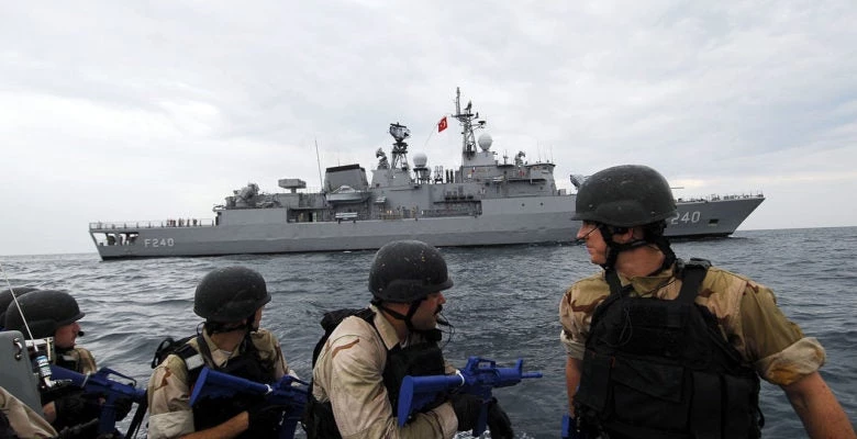 Πολύ κρίσιμη η κατάσταση: Οι Τούρκοι ετοιμάζουν προβοκάτσια και αμφισβητούν το Αγαθονήσι – Με πραγματικά πυρά η «απάντηση» στον «Ηνίοχο»